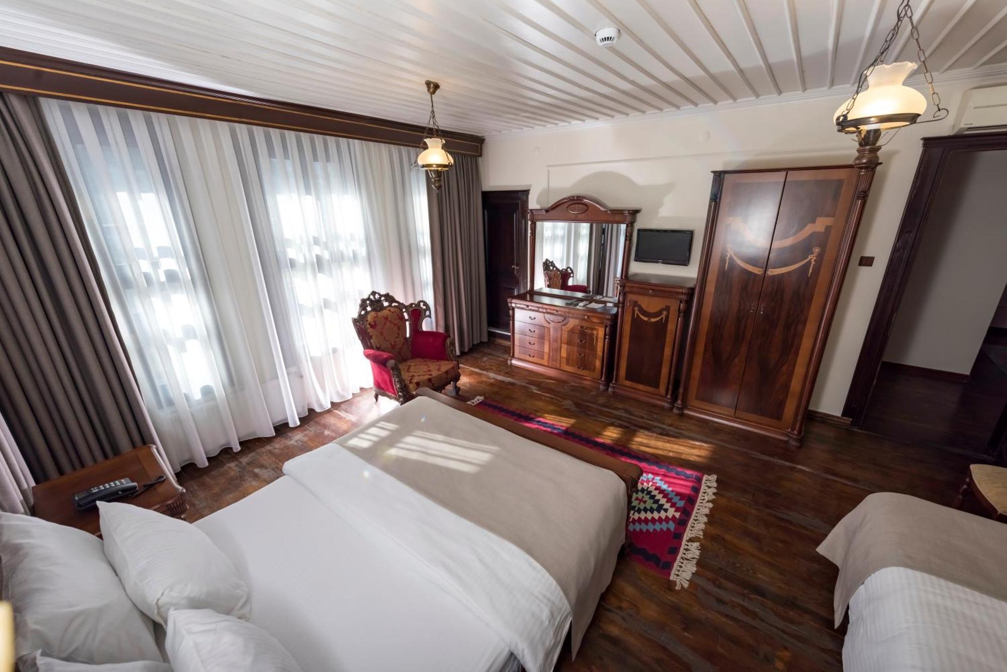 Katre Tasodalar Hotel เอดีร์เน ภายนอก รูปภาพ